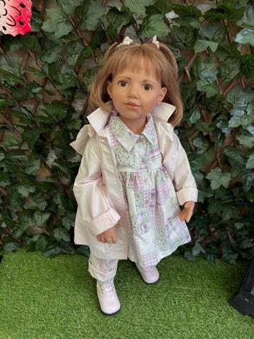 Hildegard Günzel Resin Johanna, 71cm. beschikbaar voor biedingen