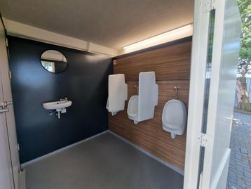 Te Huur!  Zeer nette Toiletwagen. beschikbaar voor biedingen
