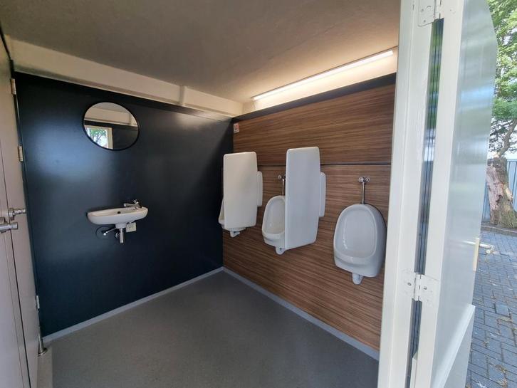 Te Huur!  Zeer nette Toiletwagen., Hobby en Vrije tijd, Feestartikelen | Verhuur, Zo goed als nieuw, Overige, Ophalen