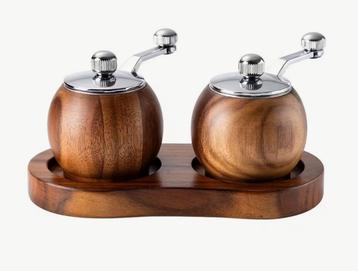 Houten Peper- en Zoutstel beschikbaar voor biedingen