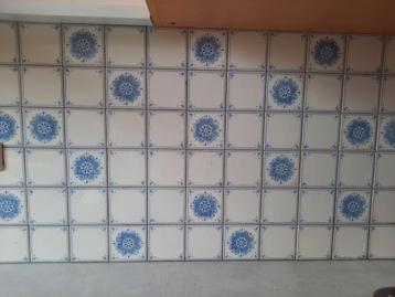 Vintage antieke faience blauwe tegels beschikbaar voor biedingen
