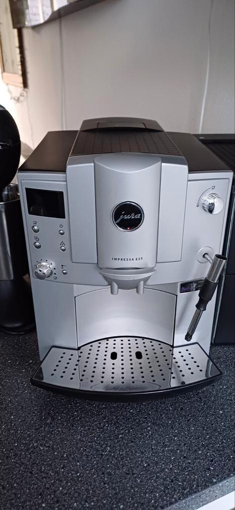 Jura Impressa E25 bonenmachine igst, Witgoed en Apparatuur, Koffiezetapparaten, Zo goed als nieuw, Koffiemachine, Ophalen of Verzenden