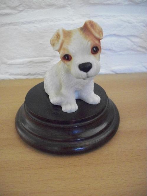 Terriër Puppy op Houten Plateau - Terriër Beeld - Nieuw, Verzamelen, Beelden en Beeldjes, Nieuw, Dier, Ophalen of Verzenden