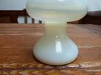 Vintage opaline vaas in wit met verguld randje, 19 cm. Italy, Antiek en Kunst, Antiek | Glas en Kristal, Ophalen of Verzenden
