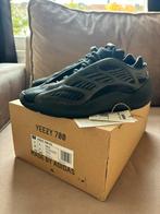 Yeezy 700 V3 Darkglow - Maat 39 1/3, Kleding | Heren, Schoenen, Ophalen, Nieuw, Zwart, Sneakers of Gympen