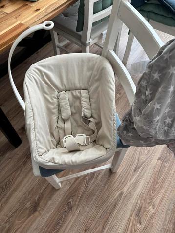 Stokke newborn set met speelboog en extra hoes beschikbaar voor biedingen