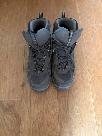 Wandelschoenen beschikbaar voor biedingen