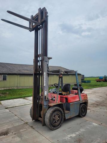 nissan 4 ton heftruck  beschikbaar voor biedingen