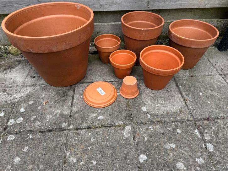 Terracotta bloempotten Deroma en andere, Tuin en Terras, Bloempotten, Gebruikt, Terracotta, Binnen, Balkon, Tuin, 40 cm of meer