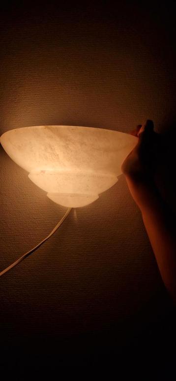 Mooie vintage wandlamp van albast 2 stuks  beschikbaar voor biedingen