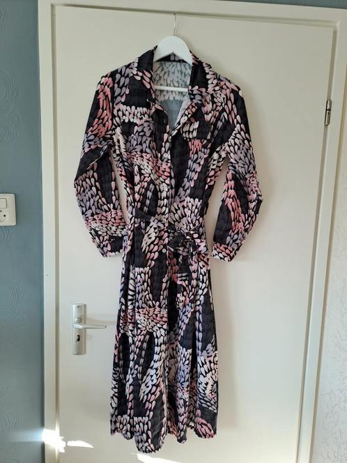 Jurk - maat M, Kleding | Dames, Jurken, Zo goed als nieuw, Maat 38/40 (M), Paars, Onder de knie, Verzenden