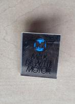 Melk de Witte Motor Spiegel broche, Verzamelen, Speldjes, Pins en Buttons, Gebruikt, Niet vindbaar, Niet vindbaar, Speldje of Pin