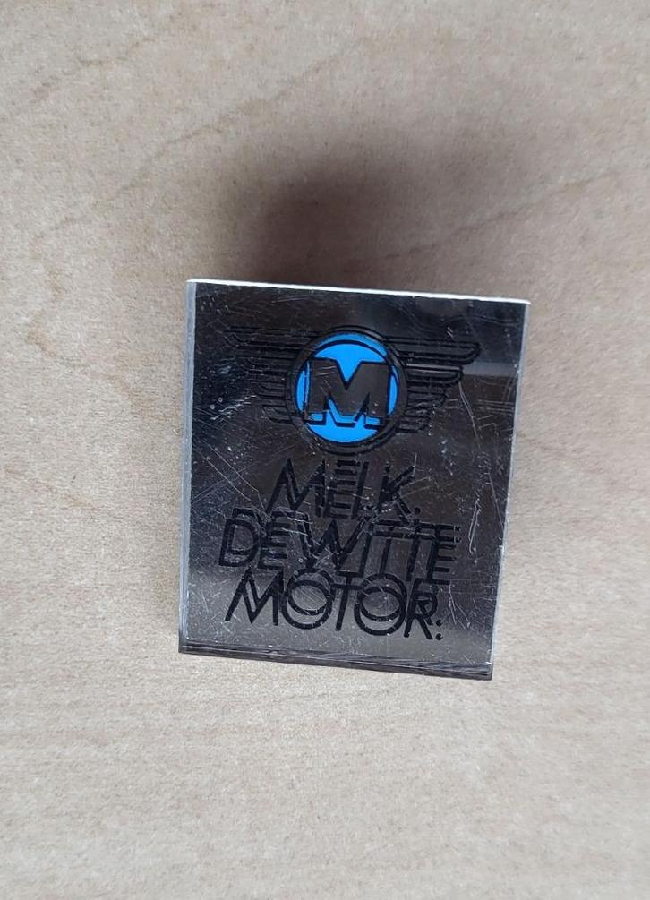 Melk de Witte Motor Spiegel broche, Verzamelen, Speldjes, Pins en Buttons, Gebruikt, Speldje of Pin, Overige onderwerpen, Ophalen of Verzenden