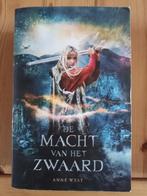 De macht van het Zwaard - Anne West, Boeken, Ophalen of Verzenden, Gelezen, Anne West