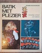 Batik met plezier - Jeanne Rooderkerk, Boeken, Hobby en Vrije tijd, Ophalen of Verzenden, Zo goed als nieuw