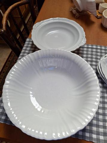 Servies regout o.a porselein en Soc Ceram. schalen beschikbaar voor biedingen