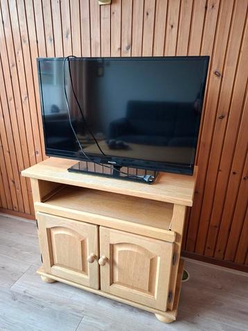 Houten TV-meubel met opbergruimte beschikbaar voor biedingen