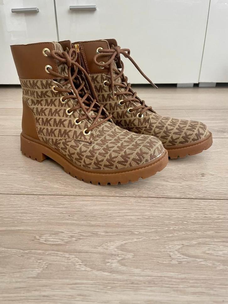 Michael Kors Alistair Logo Jacquard combat boots lage laars, Kleding | Dames, Schoenen, Gedragen, Lage of Enkellaarzen, Bruin