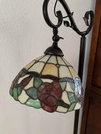 Tiffany vloerlamp Rosamunde zgan., Huis en Inrichting, Lampen | Vloerlampen, Ophalen, Glas