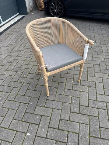 12 x Rotan stoel, totaal prijs beschikbaar voor biedingen