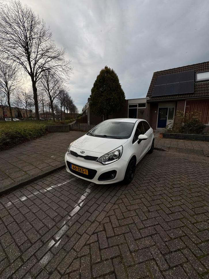 Kia Rio 1.2 I 5DRS 2012 Wit VASTE PRIJS, Auto's, Kia, Particulier, Rio, Benzine, A, Hatchback, Handgeschakeld, Origineel Nederlands