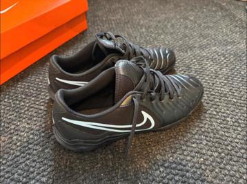 Zaalschoenen Nike 44 beschikbaar voor biedingen