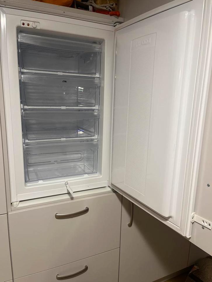 Etna Inbouw Vrieskast A+, Witgoed en Apparatuur, Vriezers en Diepvrieskisten, Zo goed als nieuw, Inbouw, Vrieskast, 85 tot 120 cm