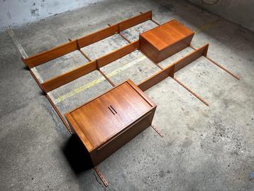 Vintage wandkast in teak Kai Kristiansen beschikbaar voor biedingen
