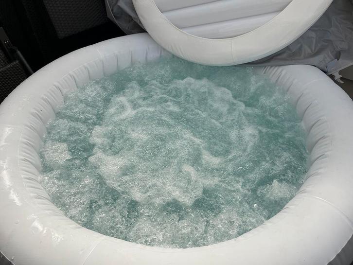 Bestway Lay Z Spa St. Lucia, Tuin en Terras, Bubbelbaden en Hottubs, Zo goed als nieuw, Opblaasbaar, Ophalen