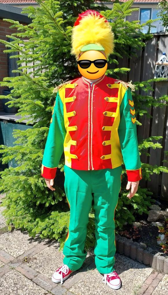6x muziekkorps/ fanfare kleding - limburg: groen, geel, rood, Kleding | Heren, Carnavalskleding en Feestkleding, Zo goed als nieuw