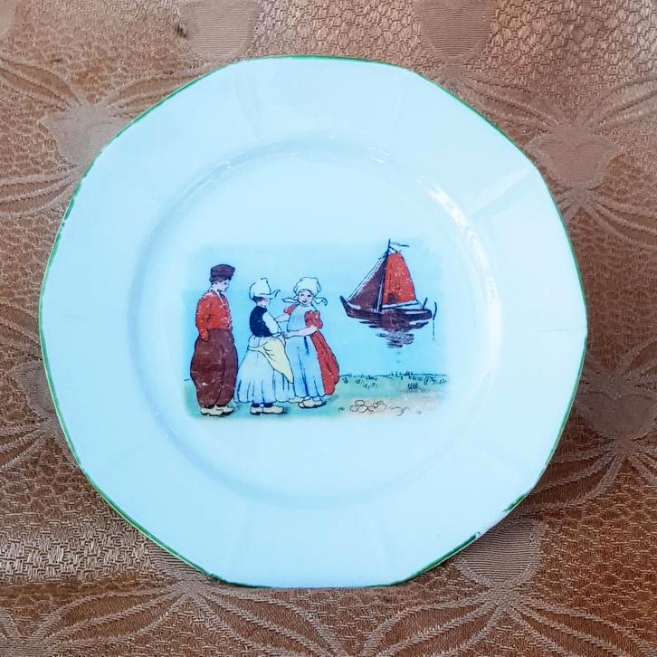 Vintage Kinder eetbord, Foreign, kinderen vissersboot Marken, Antiek en Kunst, Antiek | Keramiek en Aardewerk, Ophalen of Verzenden