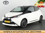 Toyota Aygo 1.0 VVT-i X-Play Bi-Tone | Airco | Camera | Priv, Auto's, Voorwielaandrijving, Stof, Gebruikt, 4 stoelen