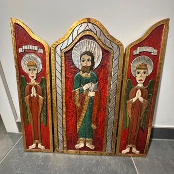 Houten Drieluik met Religieuze Voorstelling beschikbaar voor biedingen