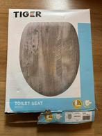 Nieuwe wc-bril Tiger - soft close, Huis en Inrichting, Ophalen of Verzenden, Nieuw, Bruin, Overige typen