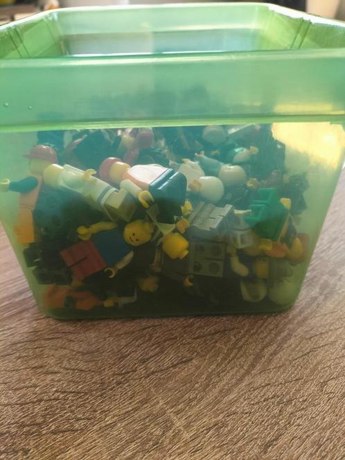 Lego circa  100+ minifiguren, Kinderen en Baby's, Speelgoed | Duplo en Lego, Zo goed als nieuw, Lego, Losse stenen, Ophalen of Verzenden