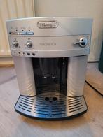 DeLonghi Magnifica met melkopschuimer - Zo goed als nieuw!, Ophalen, 10 kopjes of meer, Koffiemachine, Koffiebonen