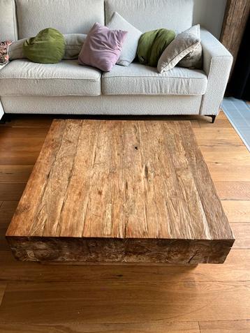 Salontafel van houten treinrails beschikbaar voor biedingen