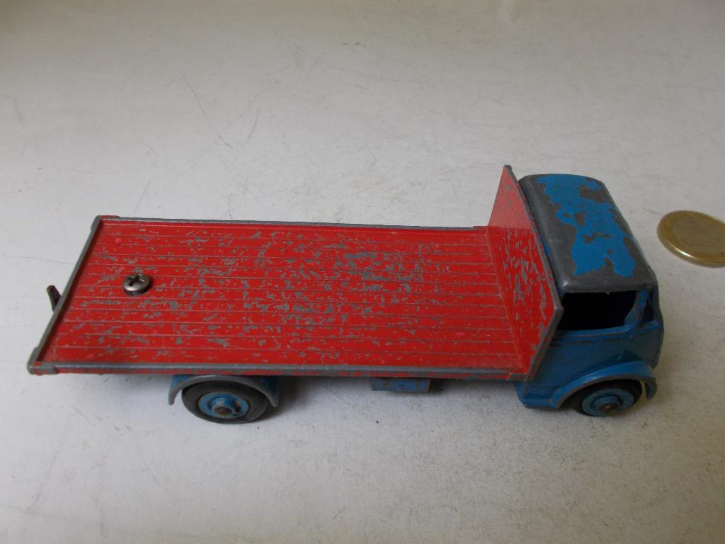 1949 Dinky Toys 512 GUY FLAT TRUCK (RED/BLUE) Opknapper!, Ophalen of Verzenden, Gebruikt, Bus of Vrachtwagen, Dinky Toys