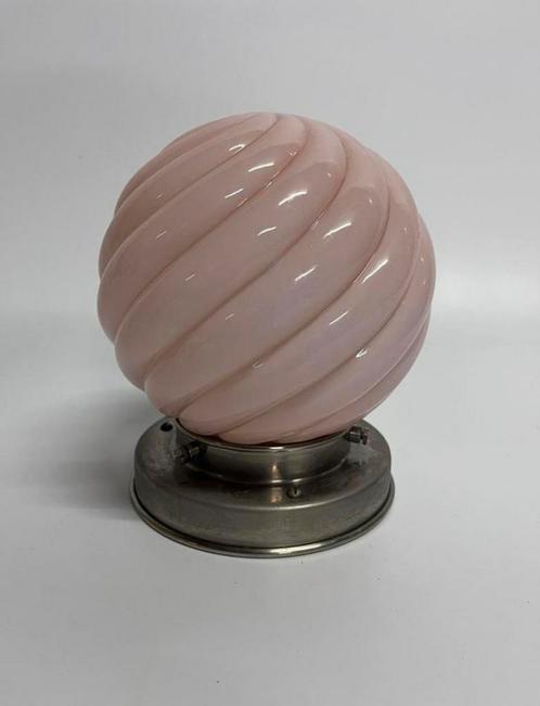 Zachtroze vintage Art Deco Thabur ‘Swirl’ lamp roze, Huis en Inrichting, Lampen | Plafondlampen, Zo goed als nieuw, Glas, Kunststof