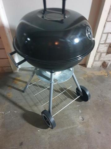 Barbeque 45x45x85 groot met toebehoren  beschikbaar voor biedingen