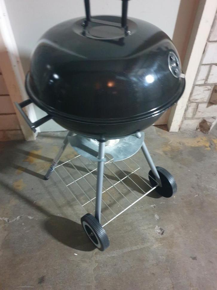 Barbeque 45x45x85 groot met toebehoren, Tuin en Terras, Houtskoolbarbecues, Zo goed als nieuw, Ophalen