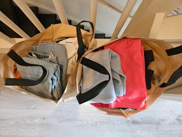 Twee shoppers meisjeskleding mt. 122/128 beschikbaar voor biedingen