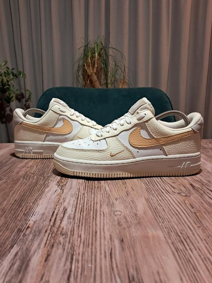 Nike Air Force 1 Low 'Coconut Milk' Size 38, Kleding | Dames, Schoenen, Zo goed als nieuw, Sneakers of Gympen, Wit, Ophalen of Verzenden