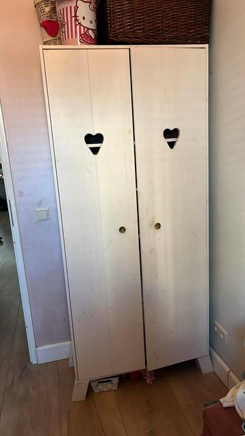 Meisjes kledingkast met hartjes beschikbaar voor biedingen