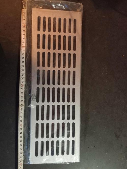 roosters ventilatie alu, Doe-het-zelf en Verbouw, Plinten en Afwerking, Zo goed als nieuw, Overige materialen, Ophalen of Verzenden