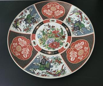 Chinees porseleinen bord. beschikbaar voor biedingen