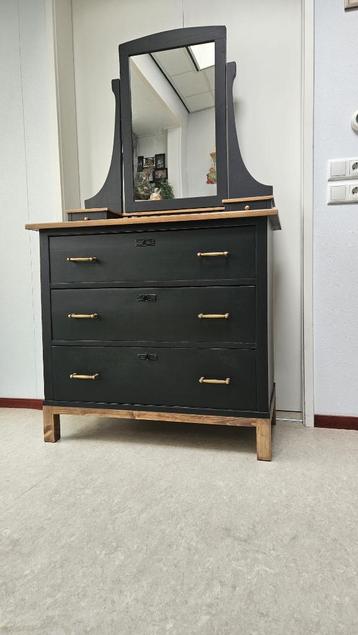 Mooie ladekast met spiegel/ kaptafel  beschikbaar voor biedingen