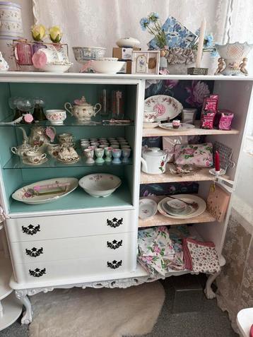 Brocante Queen Ann kast planken lades boekenkast beschikbaar voor biedingen