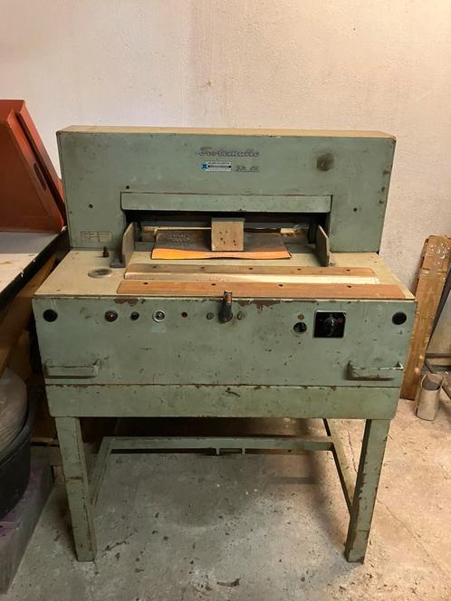 Elektrische papiersnijmachine, Doe-het-zelf en Verbouw, Gereedschap | Overige machines, Gebruikt, Ophalen