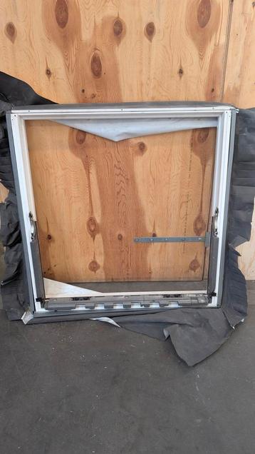Velux dakraam ggl sk06 Wit compleet met gootstuk en rookgord beschikbaar voor biedingen